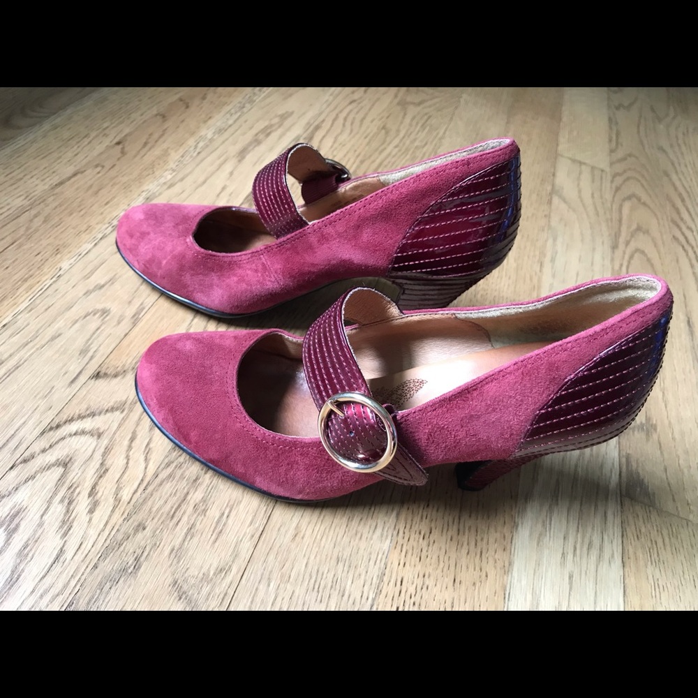 Wine colored Sofft heels - Picture 1 of 13